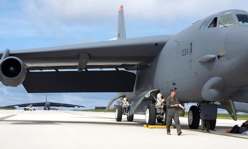 [ẢNH] Mỹ bất ngờ tái triển khai ‘pháo đài bay’ B-52 tới đảo Guam