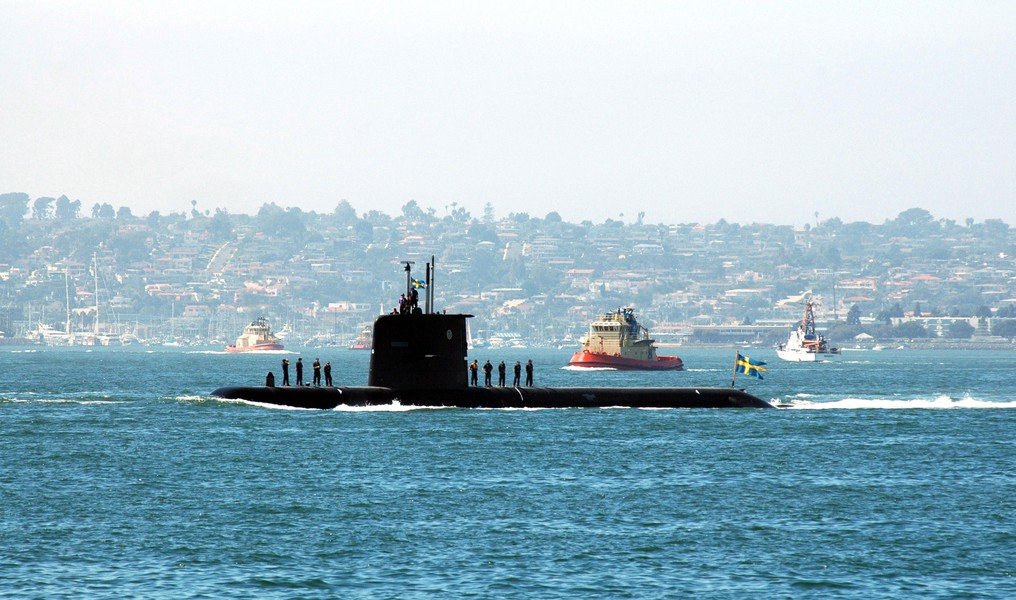 [ẢNH] Chiếc tàu ngầm bé nhỏ đánh bại hạm đội tàu sân bay Mỹ vào năm 2005