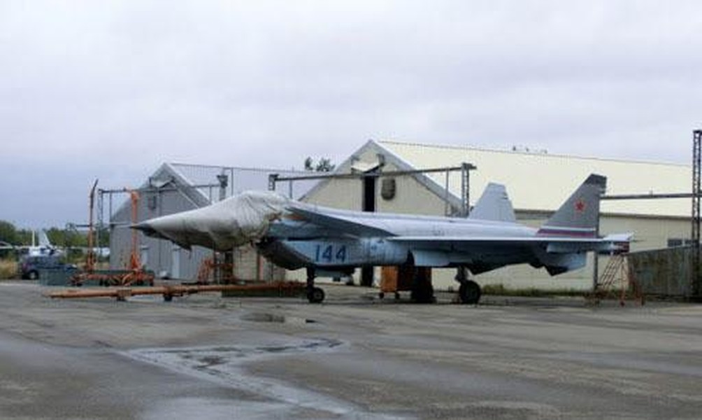 [ẢNH] Vì sao tiêm kích tàng hình MiG-1.44 Nga không thể ra mắt để so kè với F-22 Mỹ?