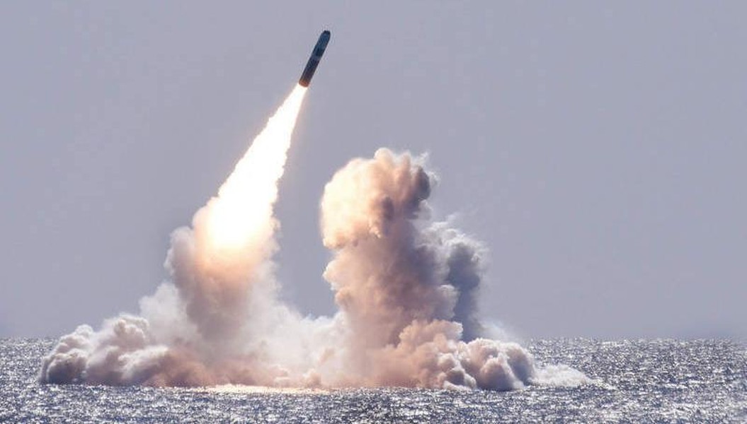 [ẢNH] 'Cây đinh ba' từ đại dương đáng sợ hơn khi Mỹ nâng cấp đầu đạn hạt nhân