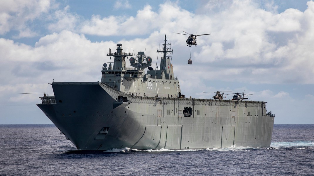 [ẢNH] Soái hạm của Australia, nhân tố bất ngờ tại Biển Đông