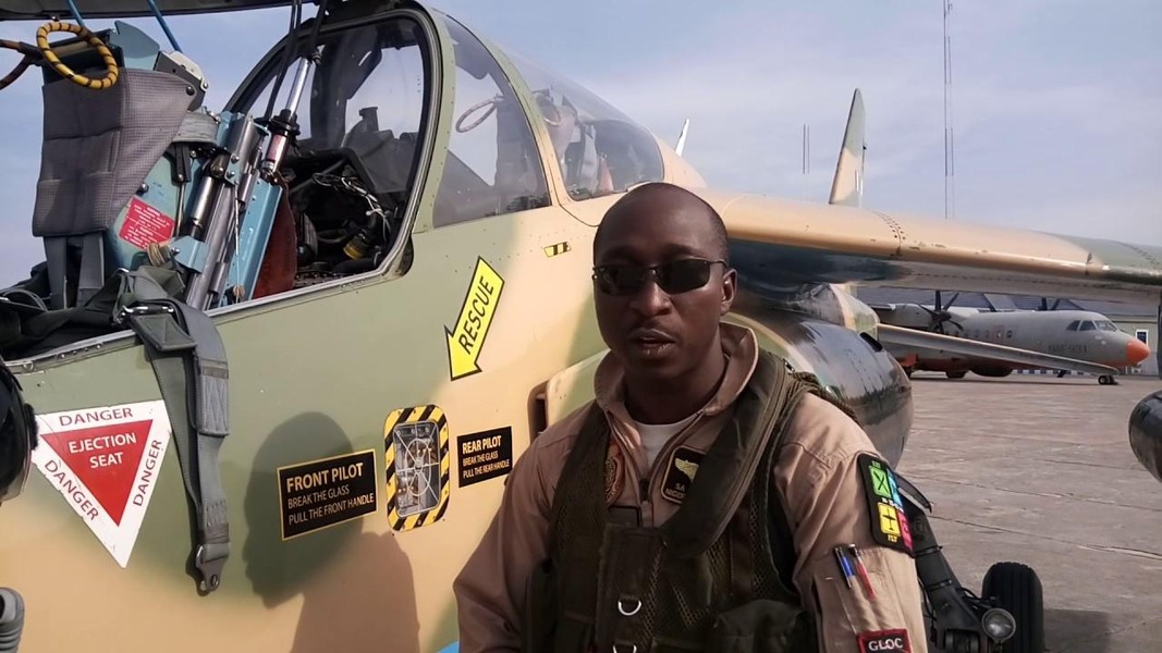 [ẢNH] Hy hữu khi băng đảng tội phạm bắn rơi cả chiến đấu cơ của quân đội Nigeria