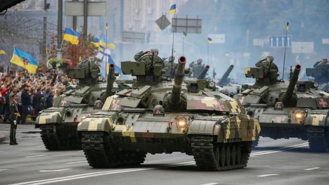 [ẢNH] Xe tăng quốc bảo Ukraine bắn nhầm cả vào nhà dân