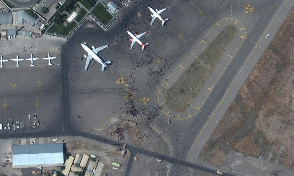 [ẢNH] Máy bay trinh sát Mỹ quần thảo tại Kabul để đề phòng Taliban