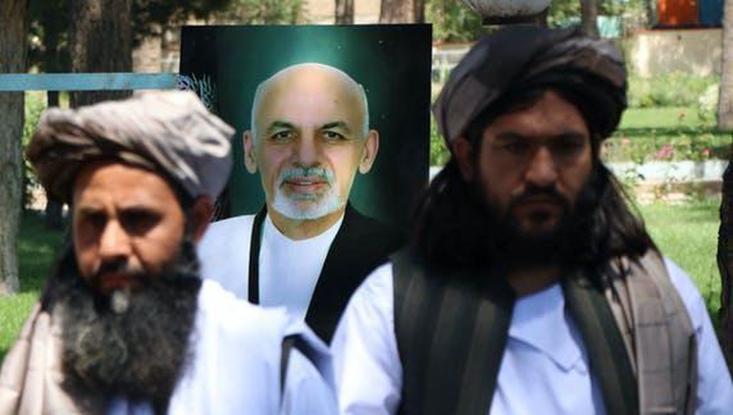 [ẢNH] Tổng thống Ghani và gia đình ở UAE sau khi tháo chạy khỏi Afghanistan