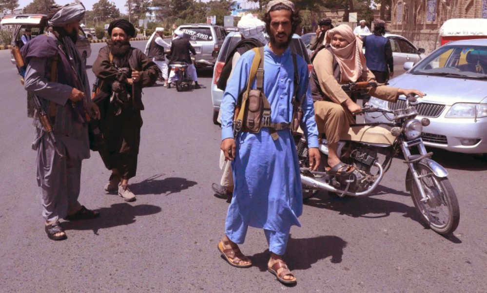 [ẢNH] Taliban đốt công viên, giật sập tượng, liệu lịch sử có lặp lại?