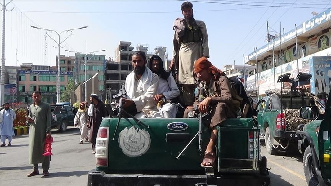 [ẢNH] Mỹ bất ngờ khi Taliban bội tín, tấn công thẳng vào người Mỹ di tản tại Kabul