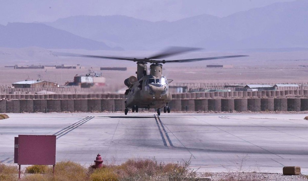 [ẢNH] Trực thăng CH-47 đột nhập khu vực Taliban kiểm soát để sơ tán 169 người Mỹ