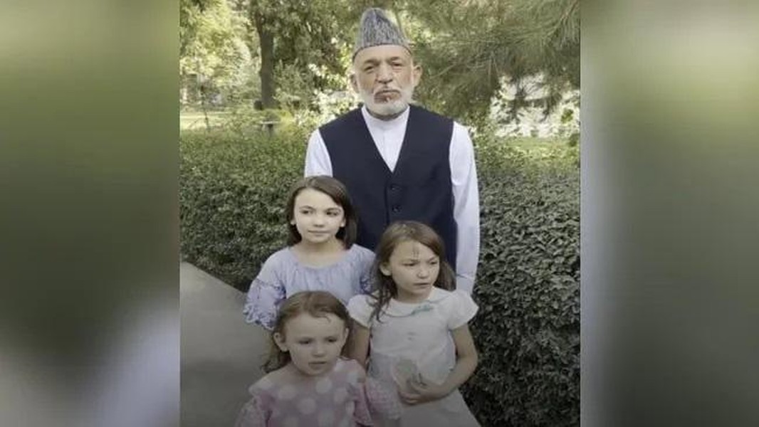 [ẢNH] Cựu Tổng thống Hamid Karzai, ‘ánh sáng cuối đường hầm’ cho Afghanistan