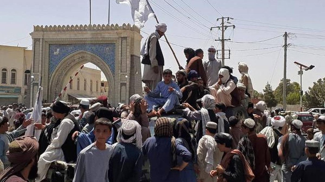 [ẢNH] Taliban 'trở mặt', hành hung cả nhân viên Liên Hợp Quốc