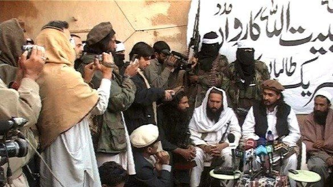 [ẢNH] Lính Mỹ đi, Taliban liền tới tiếp quản sân bay quốc tế Kabul