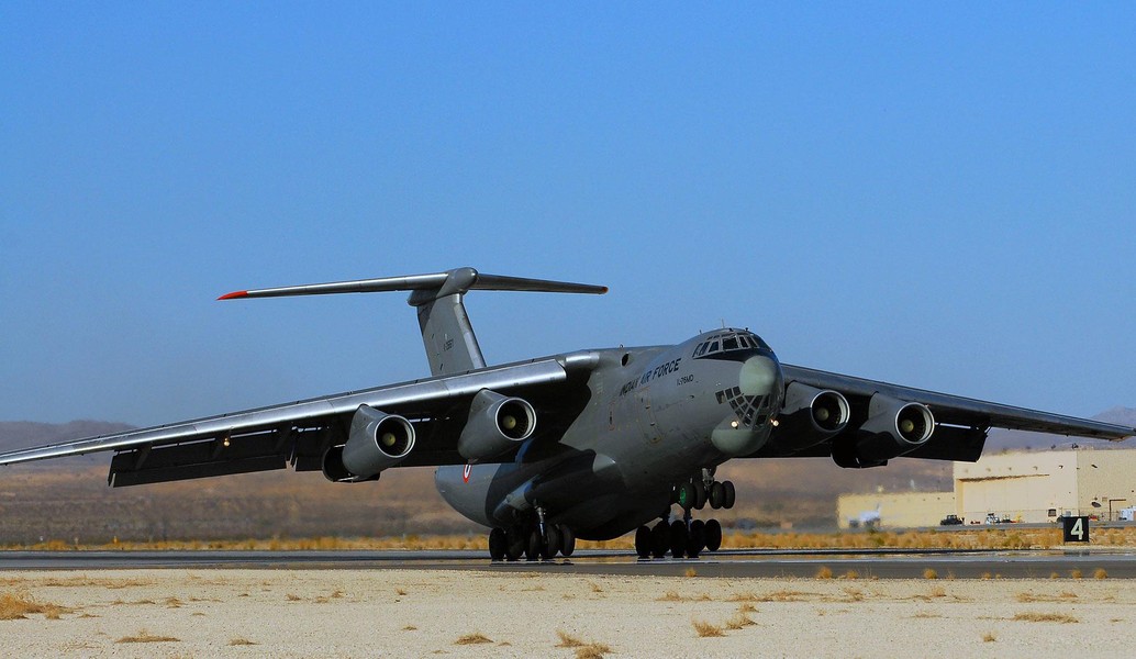 [ẢNH] 'Ngựa thồ' IL-76 giúp Nga 'đánh nhanh rút gọn' khi di tản tại Afghanistan