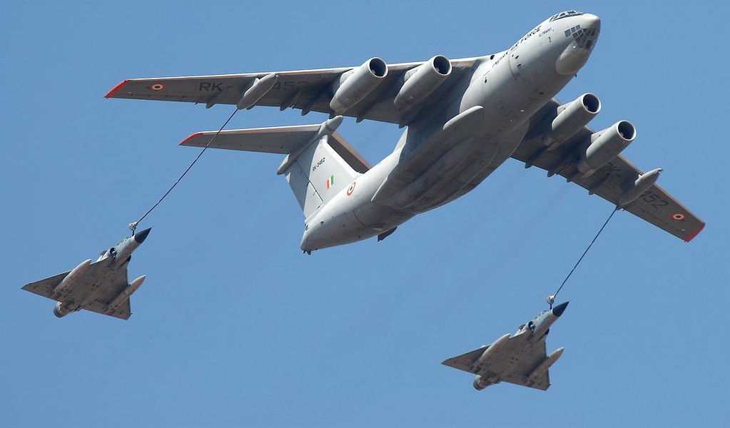 [ẢNH] 'Ngựa thồ' IL-76 giúp Nga 'đánh nhanh rút gọn' khi di tản tại Afghanistan