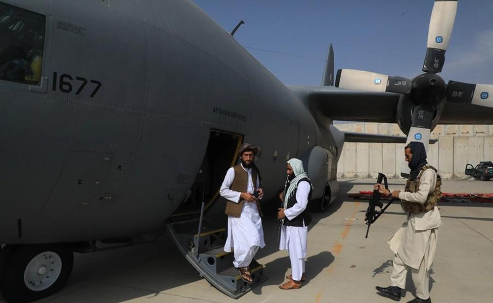 [ẢNH] Tương lai bất định của những phi công Afghanistan chạy trốn Taliban 
