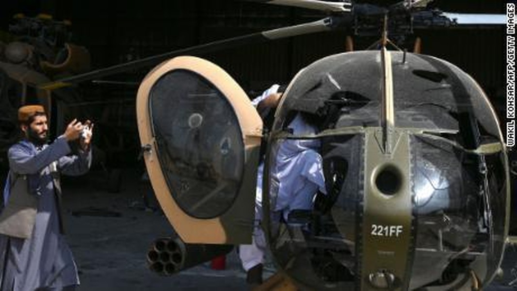 [ẢNH] Taliban tức giận khi Mỹ phá bỏ hàng loạt máy bay tại Kabul