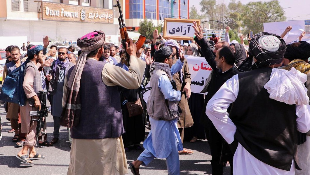 [ẢNH] Phụ nữ biểu tình, thách thức mới đặt ra cho Taliban
