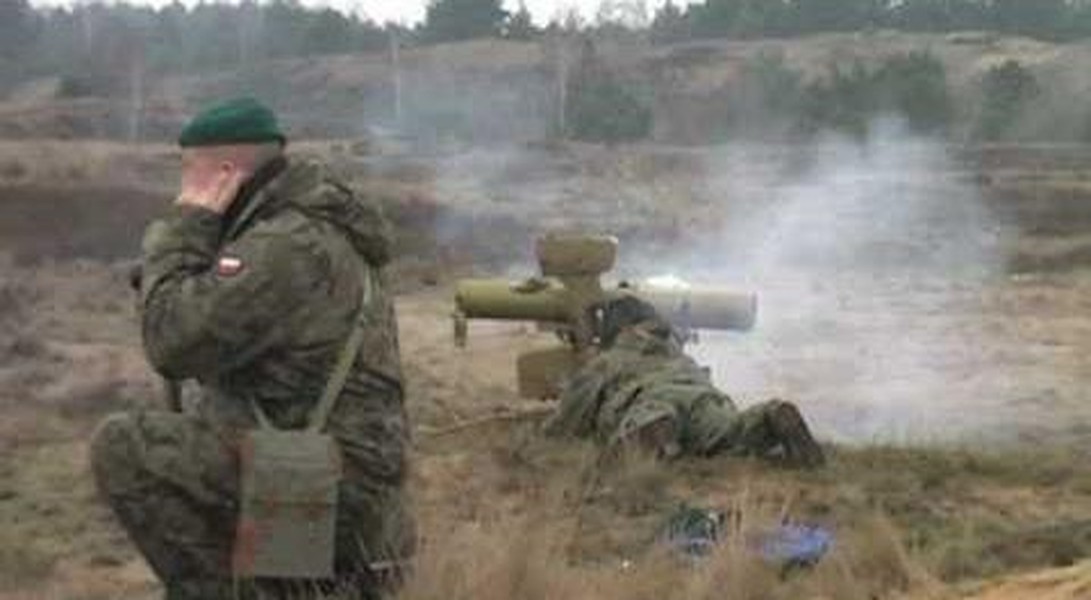 [ẢNH] Dân quân miền Đông phá hủy xe tải quân đội Ukraine bằng tên lửa chống tăng