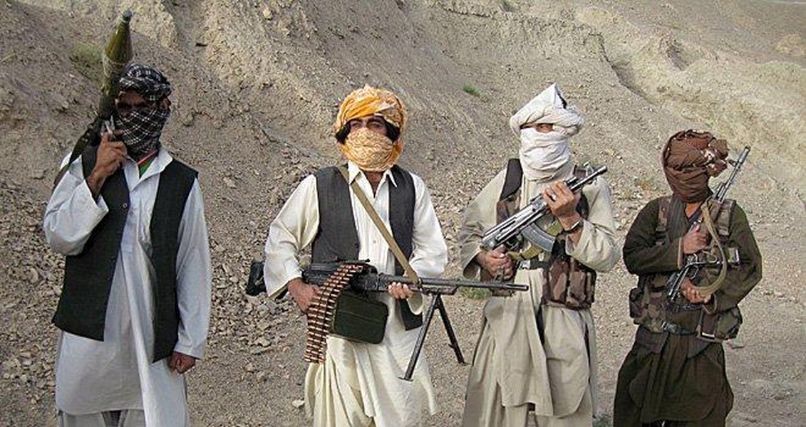 [ẢNH] Thủ lĩnh chột mắt khét tiếng Taliban khôi phục luật hành hình chặt tay chân