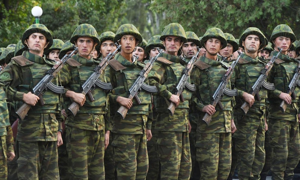 [ẢNH] Sức mạnh quân sự chỉ bằng 1/10 Taliban, nhân tố nào khiến Tajikistan lại tự tin đối đầu? 