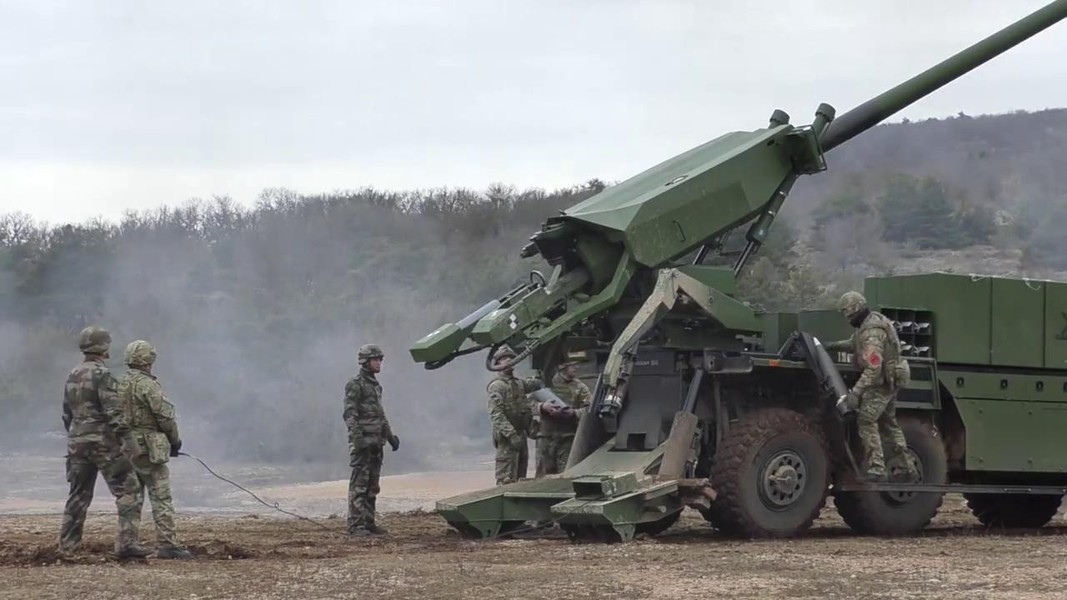 [ẢNH] Czech tăng cường sức mạnh quân sự với siêu pháo tự hành Pháp