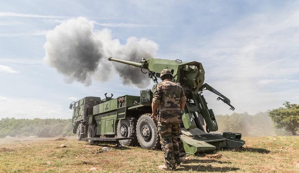 [ẢNH] Czech tăng cường sức mạnh quân sự với siêu pháo tự hành Pháp