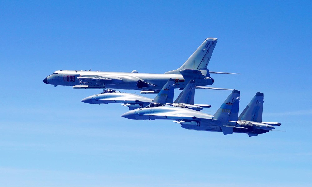 [ẢNH] 52 máy bay quân sự Trung Quốc cùng áp sát Đài Loan
