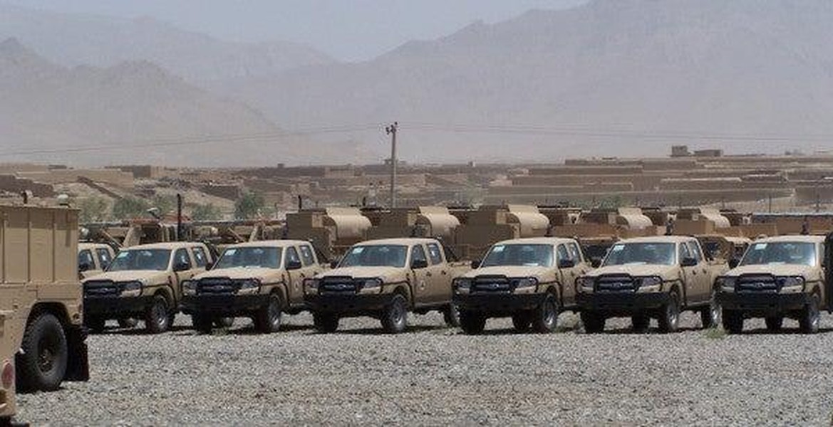 [ẢNH] Vụ lính Mỹ đổi thuốc lá lấy xe bán tải gắn súng máy Nga đề bảo vệ sân bay Kabul