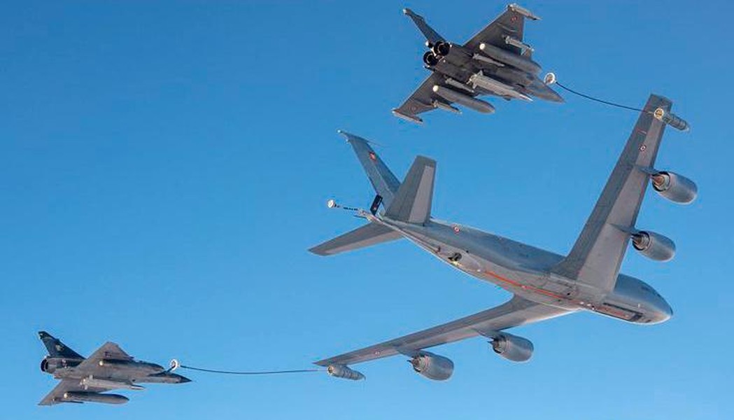 [ẢNH] 'Thùng xăng bay' KC-135 Mỹ suýt gây họa vì tự động bổ nhào