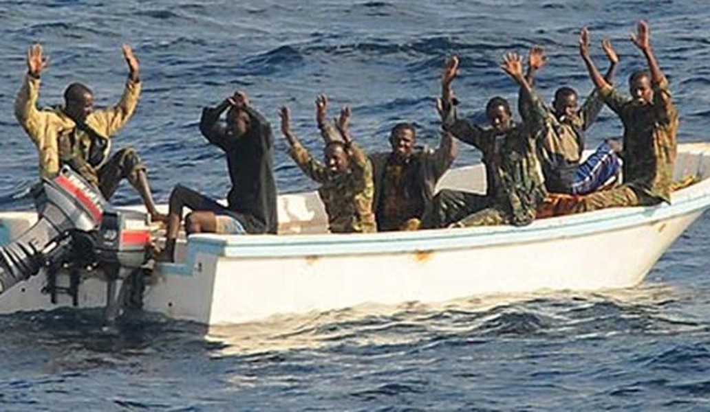 Bi hài chuyện cướp biển Somalia cướp nhầm tàu chiến Mỹ