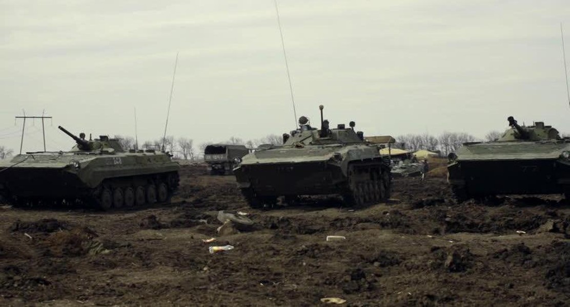Ly khai Ukraine bắn nhầm lẫn nhau khiến 3 xe chiến đấu bộ binh BMP-2 bị phá hủy