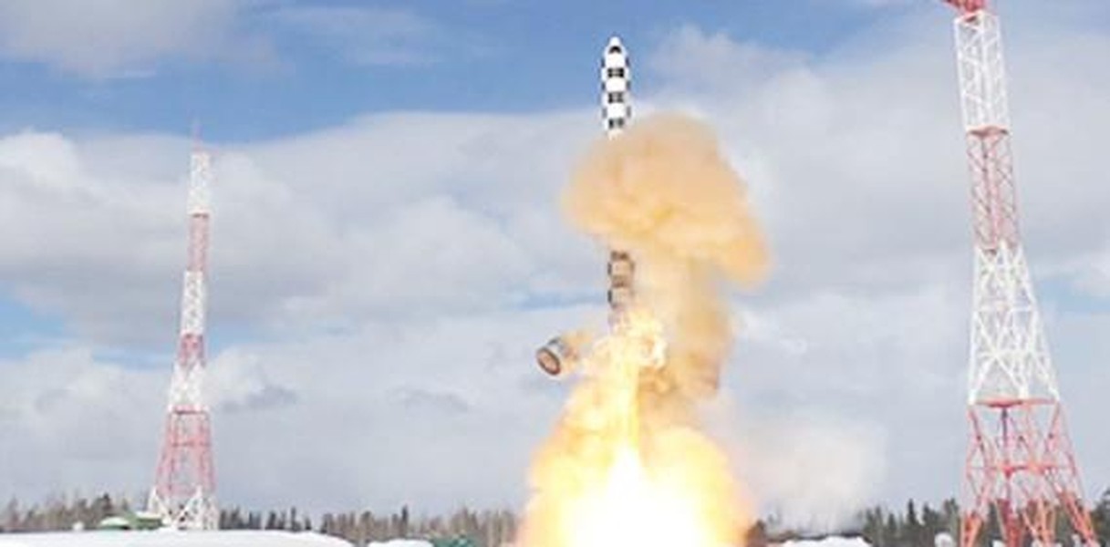 Siêu tên lửa hạt nhân RS-28 Sarmat của Nga có gì khiến Mỹ lo sợ?