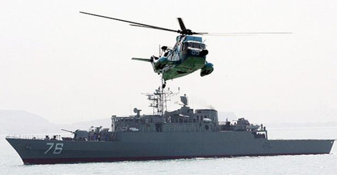 Trực thăng SH-3 Sea King Iran vừa đột nhiên áp sát tàu đổ bộ USS Essex Mỹ