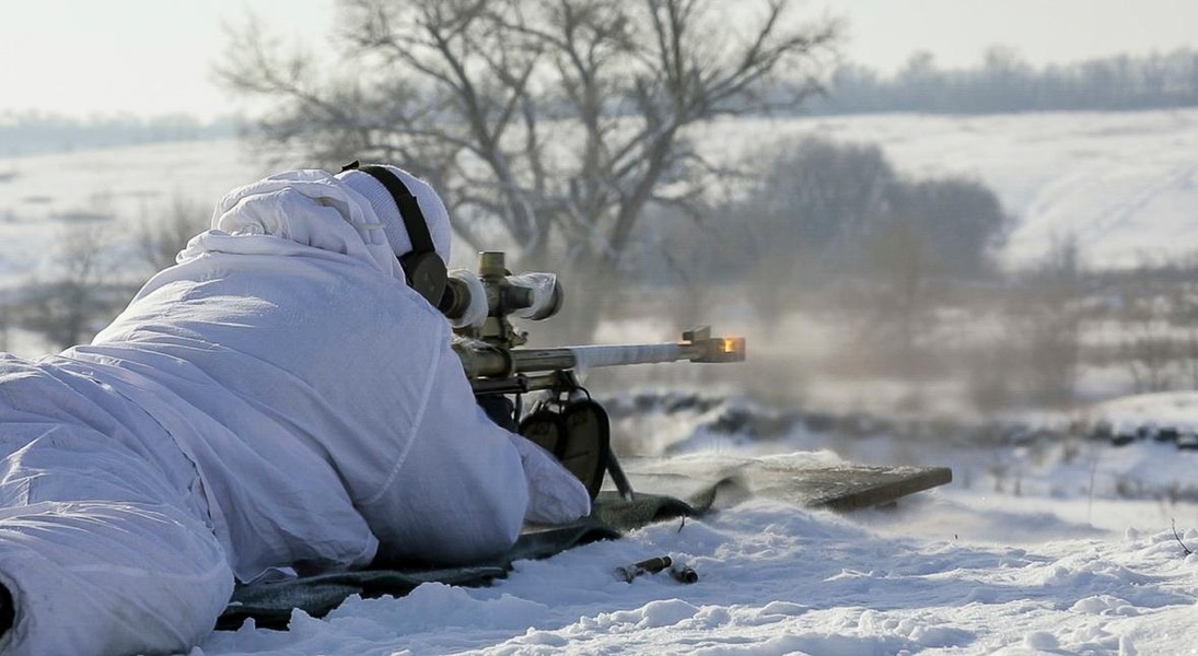 Sức xuyên phá khủng khiếp của súng bắn tỉa ASVK được lính Nga tập trận sát Ukraine