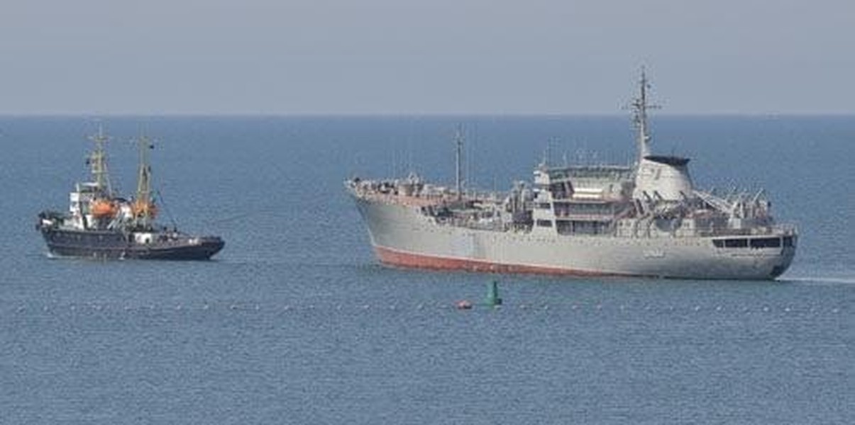 Chiến hạm Ukraine áp sát bán đảo Crimea khiến hải quân Nga báo động