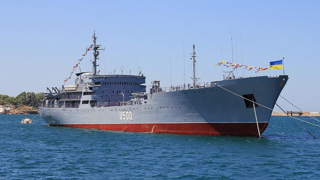 Chiến hạm Ukraine áp sát bán đảo Crimea khiến hải quân Nga báo động