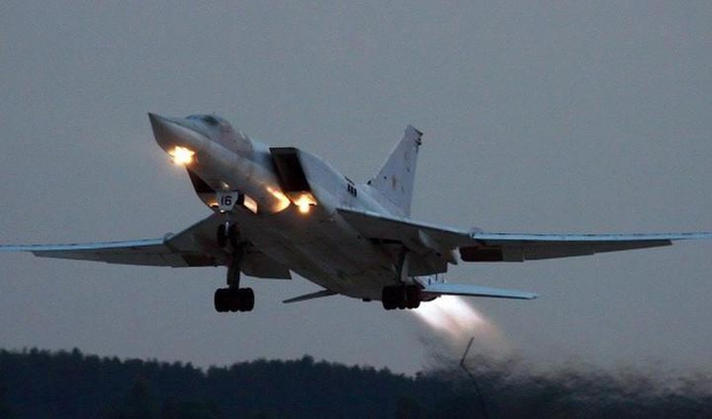 Máy bay ném bom hạt nhân Nga tuần tra bầu trời Belarus giữa cằng thẳng với Ukraine