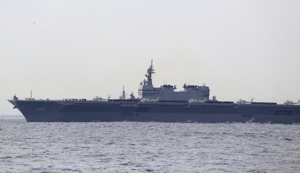 Tàu sân bay JS Izumo Nhật Bản bám sát hàng không mẫu hạm Liêu Ninh Trung Quốc