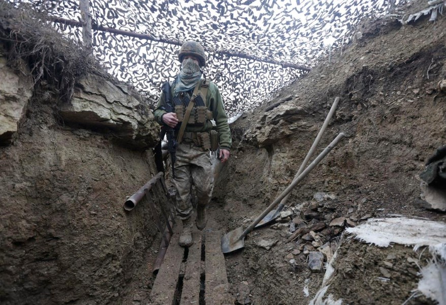 Lính Ukraine say rượu bắn lẫn nhau tại chiến tuyến Donbass