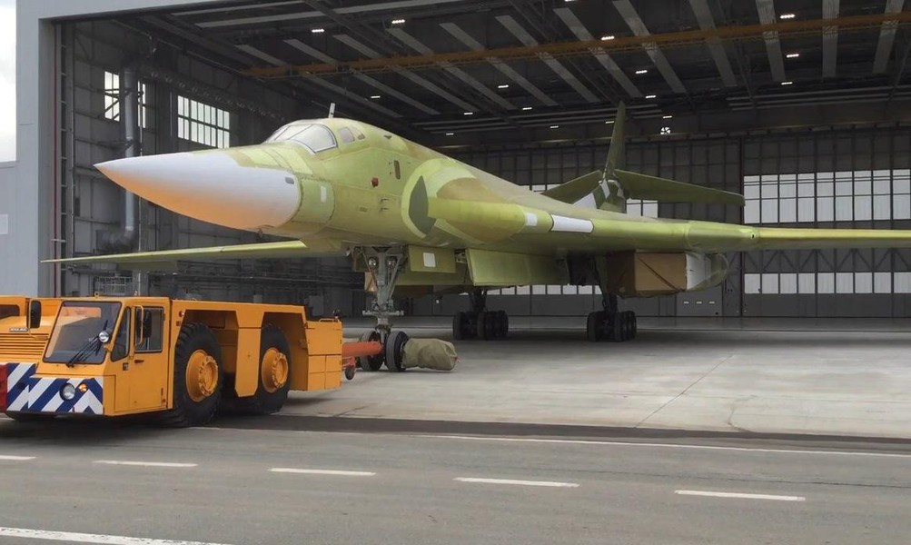 Oanh tạc cơ Tu-160M2 mới tinh đầu tiên của Nga tung cánh sau gần 30 năm