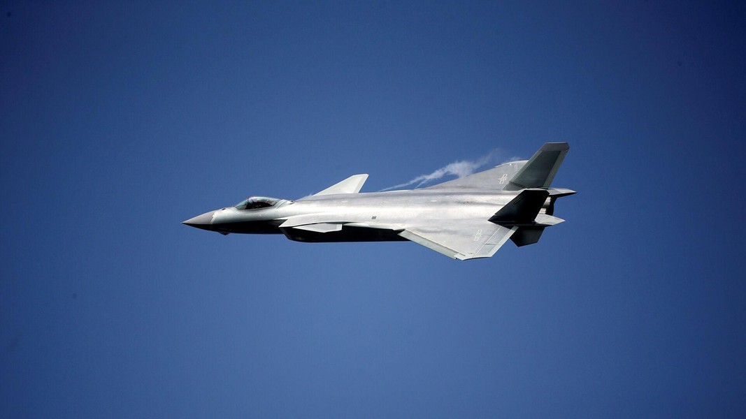 Trung Quốc nâng cấp động cơ để tiêm kích tàng hình J-20 vượt mặt F-22 Mỹ?