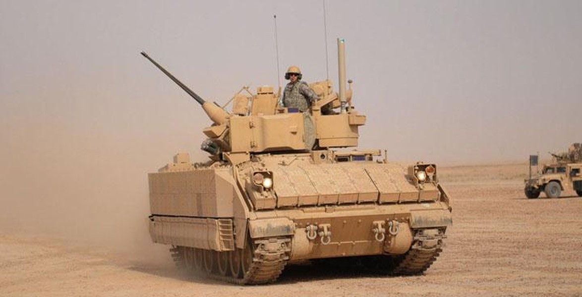 Xe chiến đấu bộ binh từng 'thổi bay' xe tăng T-72 được Mỹ điều tới sát Ukraine