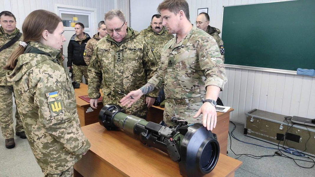 'Sát thủ chống tăng' Ukraine nhận từ Anh sẽ chặn đứng bước tiến của xe tăng Nga?