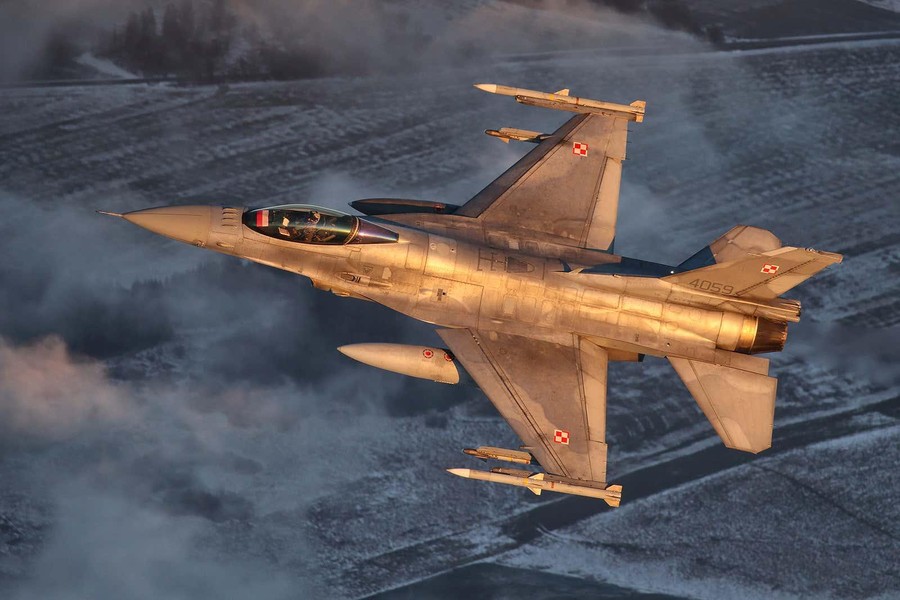 Chiến đấu cơ F-16 NATO đồng loạt xuất kích để thị uy với Nga