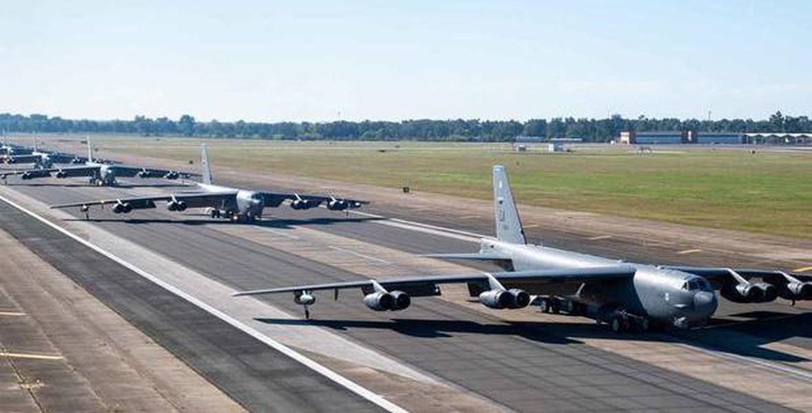 'Pháo đài bay' B-52 Mỹ tới châu Âu giữa lúc Nga-Ukraine căng như dây đàn