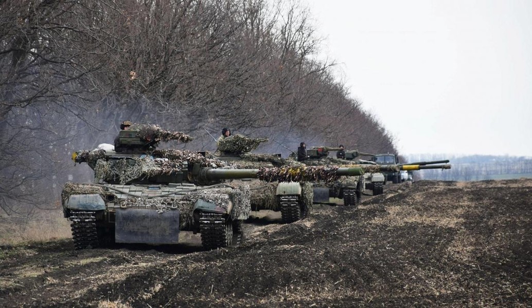 Quân Nga tiến đánh Ukraine trên cả hai hướng Đông và Tây Nam