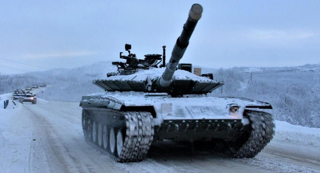 Siêu tăng T-80BVM Nga bị tên lửa Javelin của Ukraine đánh văng tháp pháo ra xa 15m