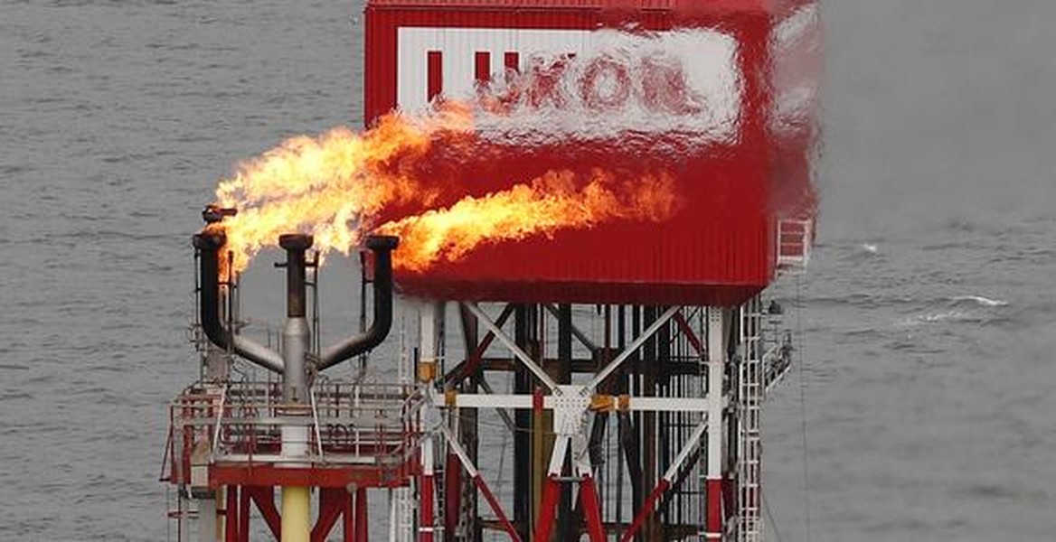 Mỹ chính thức công bố lệnh cấm nhập khẩu dầu mỏ từ Nga