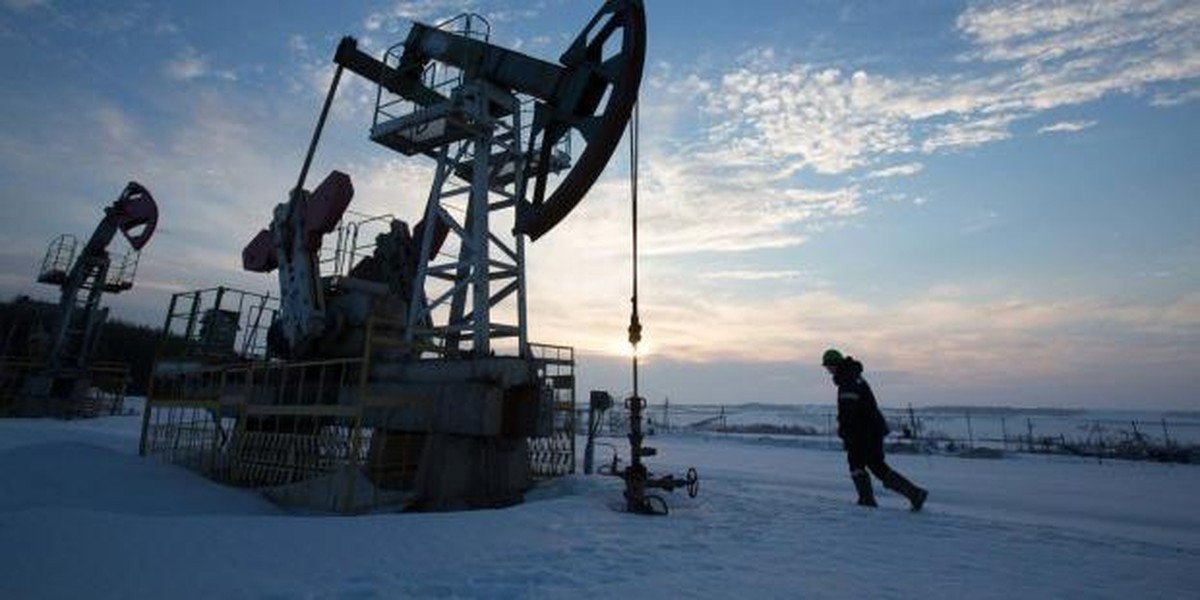 Mỹ chính thức công bố lệnh cấm nhập khẩu dầu mỏ từ Nga