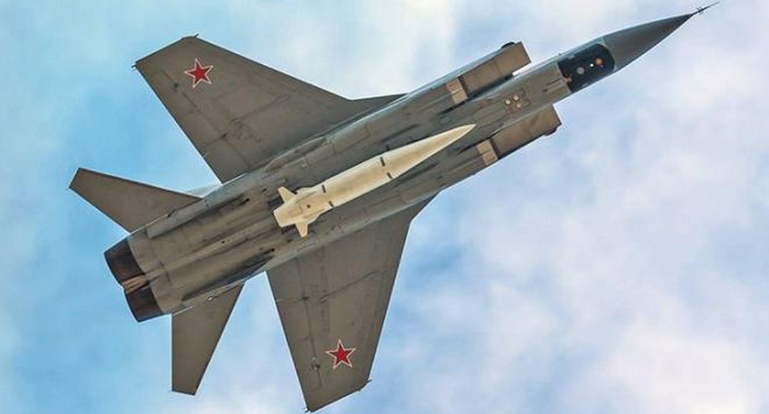 Tên lửa siêu vượt âm Kh-47M2 Kinzhal Nga thị uy tại Ukraine, đòn cân não với NATO?