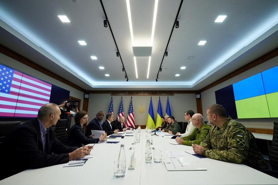 Hai bộ trưởng Mỹ tới Ukraine, mang theo tín hiệu vui cho Kiev